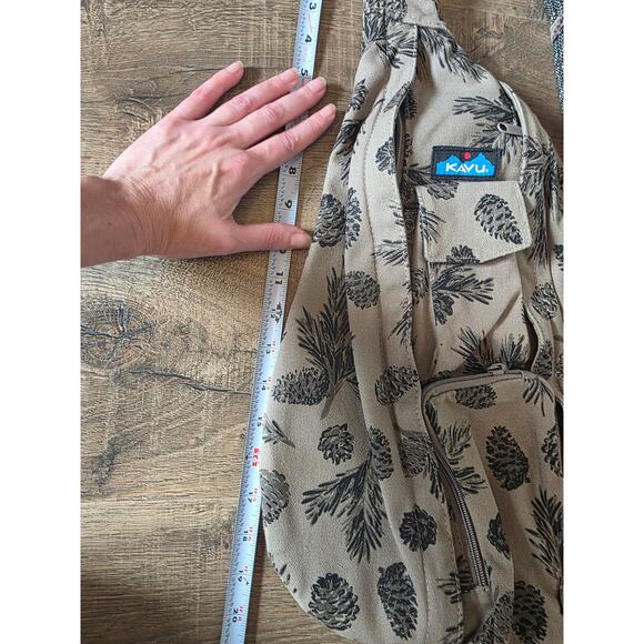 KAVU Brown Fall Pinecone Novelty Canvas Sling Bag Backpack Rope Travel - Picture 8 of 9